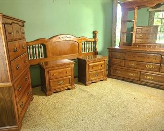 5 Piece Broyhill Bedroom Set