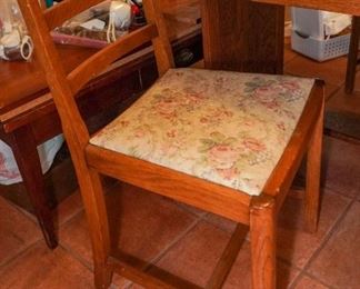 English draw-leaf table and 4 chairs