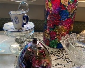 Colorful vase and oil lamps