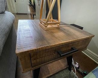 Pair of side tables - 26 x 24