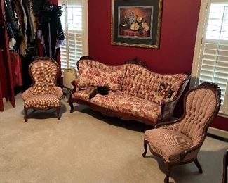Beautiful large Victorian sofa 