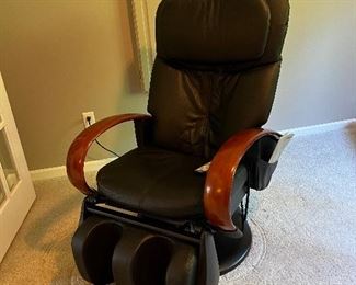 LEATHER MASSAGE CHAIR