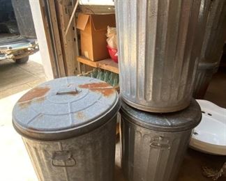 Metal trash cans with lids