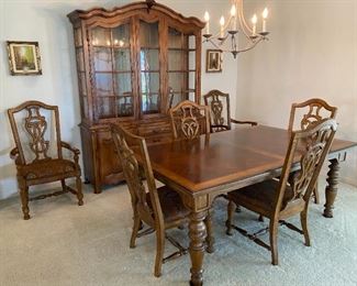 Dining Table and 6 Chairs