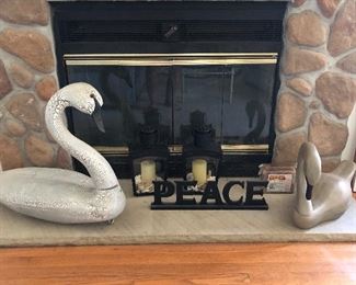 Working swan decoy