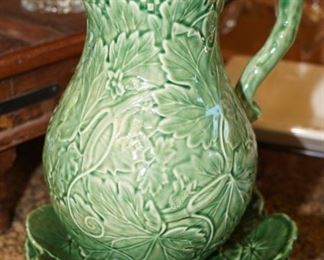 Bordallo pinheiro leafy pitcher includes 4 plates