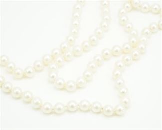 Long pearl necklace