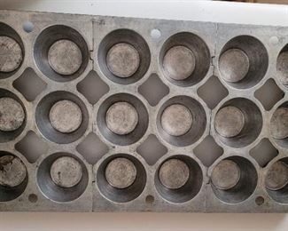 Industrial wareever muffin pan