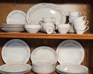 Harmony House Platinum scroll 3643 52 pieces 