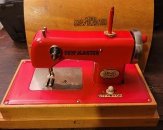 Children's sewing machine 