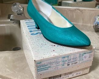 ladies' shoes 