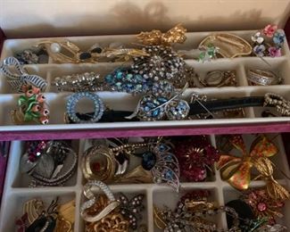 Assortment of broaches, pins and a few rings