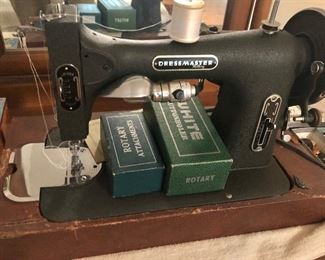 DressMaster Sewing Machine