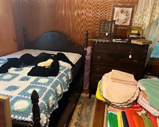 Antique bed size full
Antique dresser
