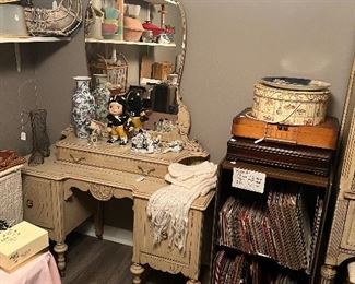 Albums, 45’s and 33 1/3 records 
Mostly 60’s and 70’s country 