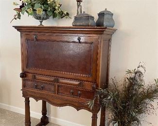 Wine Bar! Made in Peru. The Front Drops down for storage!