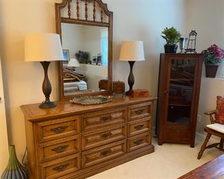 Link Taylor 9-Draweer Dresser with Mirror, Matching Table Lamps, Tall Display Cabinet with Glass Door