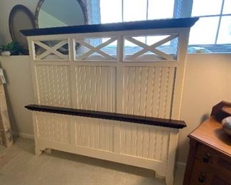 Nice wood Queen head & foot board and rails. No mattresses included