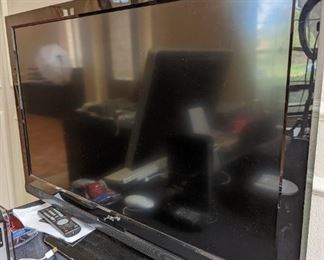 JVC 37" TV S/N: TR1DAB014102390