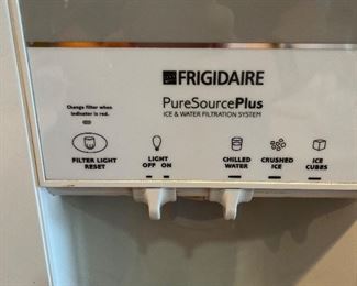 Frigidaire side-by-side refrigerator/freezer