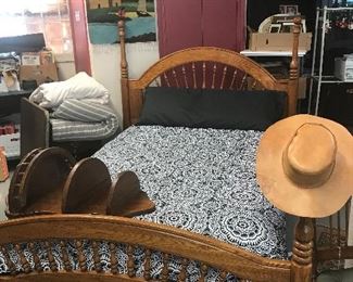 Great Oak Queen Size/Full Wagon WheelFour Poster Bed. Solid. Purchased at Missouri Oak Company