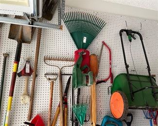 Assorted lawn & garden tools