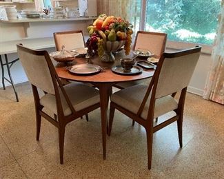 1 Watertown Slide Table with 4 chairs, leafs and pads
