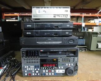 44	
LOT OF 5 ELECTRONICS INCLUDING SONY DVW-500,