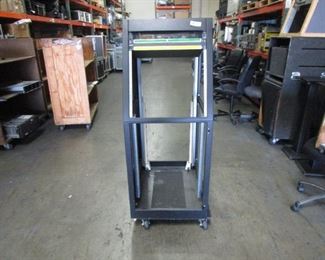 ROLLING RACK MOUNT ENCLOSURE WITH SLOPED