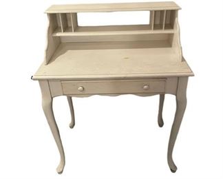 $100 - White Queen Anne Style Writing Desk SS117-17 Description: Nice piece for a small space. 2 drawers for hidden storage and divided rear shelf to keep things organized. Graceful Queen Anne Cabriolet legs adding graceful curves to this functional piece.
Dimensions: 33 x 20.5 x 40H
Condition: Very good condition
Location: Local pickup Darnestown, MD. Contact us for shipper suggestions.