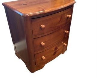 $100 - Stanley Furniture Nightstand from the Preface Collection SS117-15 Description: Great workhorse for a bedroom or living area. 3 Large drawers for fantastic storage and simple lines to fit into any decor.
Dimensions: 25 x 17 x 26H
Condition: Very good condition
Location: Local pickup Darnestown, MD. Contact us for shipper suggestions