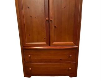 $200 - Stanley Furniture Raised Panel 2 Door Armoire SS117-16 Description: Clean lines and plenty of storage. This raised panel armoire would perform well as a media center, dry bar, mud room cabinet or for extra pantry space in a kitchen or bathroom! Function at it's best!
Dimensions: 39 x 19 x 60H
Condition: Broken Railing on Drawer (drops)
Location: Local pickup Darnestown, MD. Contact us for shipper suggestions.