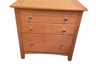 $100 - Pair of Stanley Nightstands from the Preface Collection SS117-19 Description: 2 Doors with a a faux front giving the top drawer twice as much space. a classic design that mixes well with any aesthetic.
Dimensions: 26 x 16 x 25H
Condition: Good condition
Location: Local pickup Darnestown, MD. Contact us for shipper suggestions