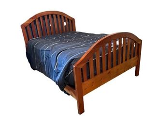 $150 - Stanley Furniture Arched Slat Full Size Headboard and Footboard Bed SS117-14 Description: Traditional arched top ission style bed with headboard, footboard, and side rails made from solid wood. This is a sturdy bed with a timeless design great for a guest room or to move yound kids into their teenage years.
Dimensions: Headboard 57 x 46H Footboard 57 x 36H
Condition: Very good condition
Location: Local pickup Darnestown, MD. Contact us for shipper suggestions.
