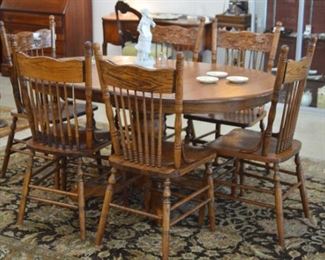 Round Oak Table w/6 Pressed Back Chairs