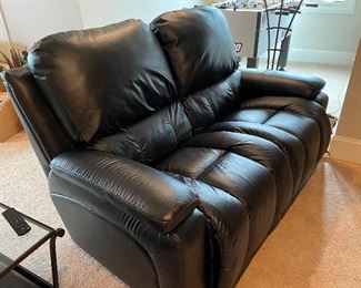 Lazyboy loveseat (less than 1 year old)