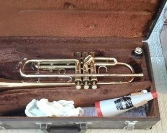 Trumpet with accessories 