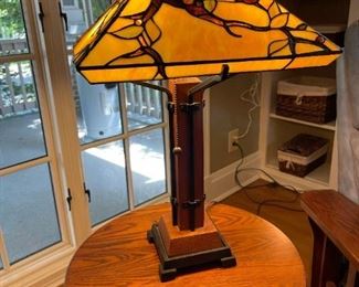 QUOIZEL Tiffany Style Stain Glass Table Lamp
