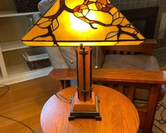 QUOIZEL Tiffany Style Stain Glass Table Lamp