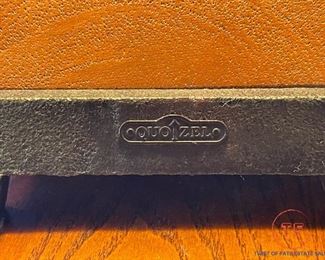 QUOIZEL Tiffany Style Stain Glass Table Lamp