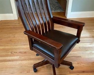 SIMPLY AMISH Maryan Arm Desk Chair