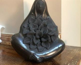 bride with super big bouquet