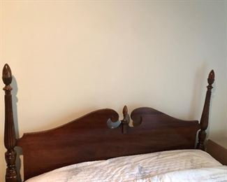 Queen size mahogany 4 post bed