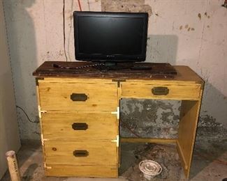 Desk (all wood!), small TV