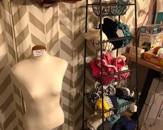 Mannequin for store display, Metal Basket Rack (folds)