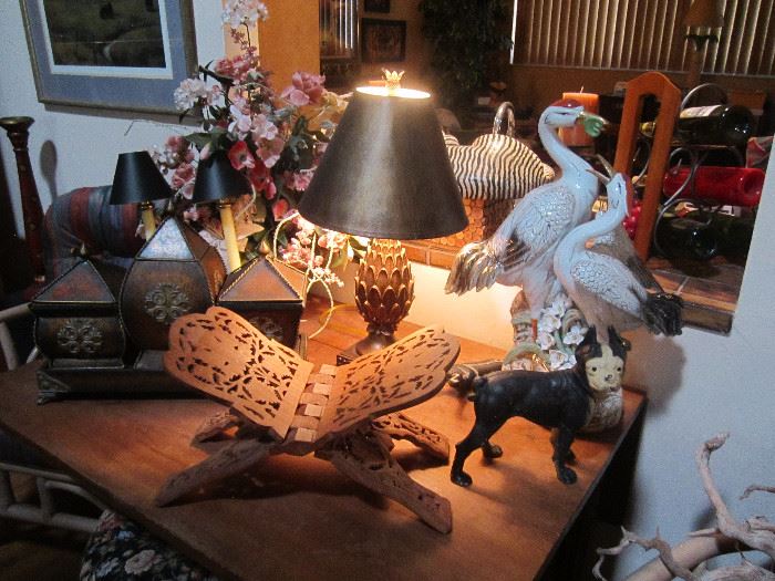 Pineapple table lamp. large porcelain crane statue 