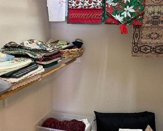 Rugs, Placemats, Linens
