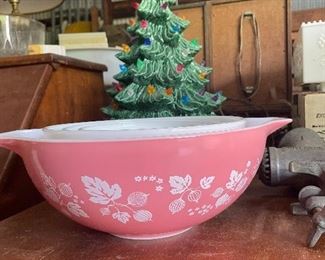 Pyrex 444 Pink Gooseberry bowl and Early Americana mixing bowls