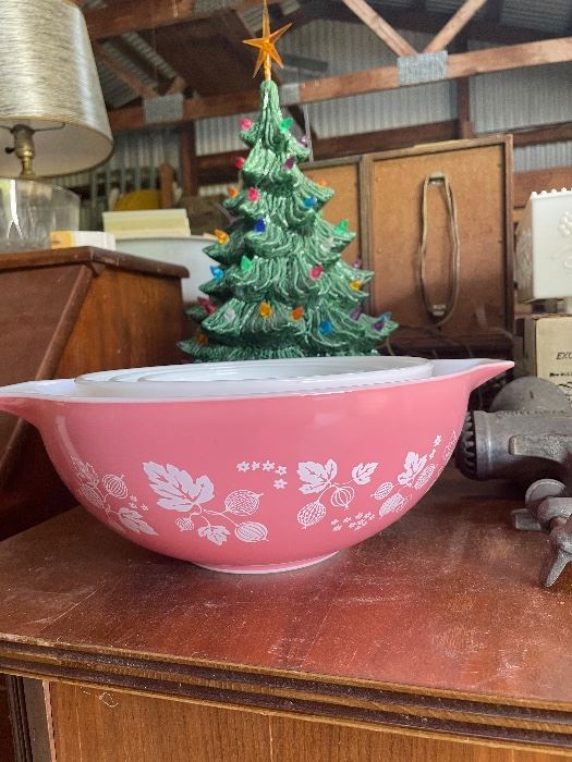 Pyrex 444 Pink Gooseberry bowl and Early Americana mixing bowls