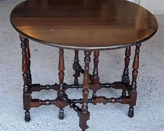 Antique Oval Gateleg Drop Leaf Table
